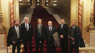 Predsedstvo FICAC z madžarskimi gostitelji v parlamentu